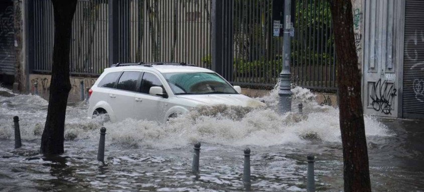 Em 12 horas, foram registrados 151 milímetros (mm) de chuva em Duque de Caxias, volume considerado muito elevado