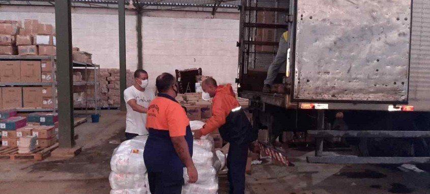 Já foram enviados cerca de 1.800 itens, entre colchões, cestas básicas e kits de higiene
