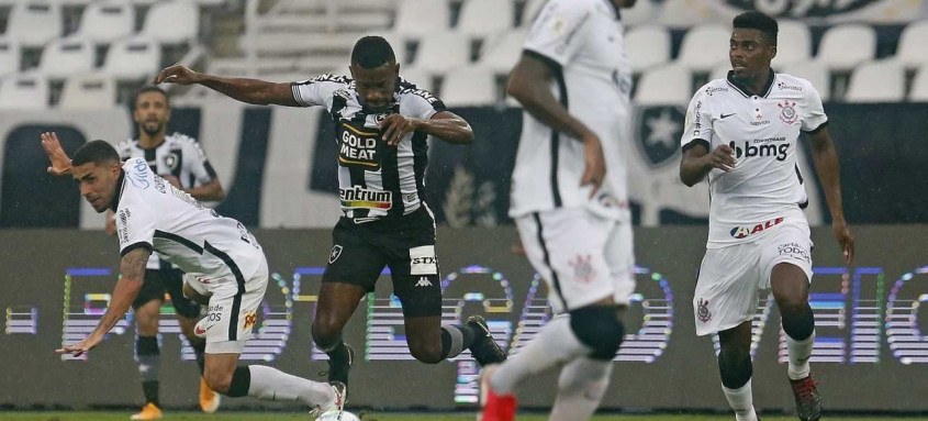 O Botafogo, do marfinense Kalou, tropeçou mais uma vez no Campeonato Brasileiro