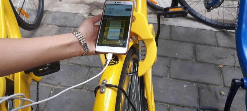 Ao acessar QR Code falso, usuário pode ter dados roubados
- Foto: Ana Cristina Campos/Agência Brasil Ao acessar QR Code falso, usuário pode ter dados roubados