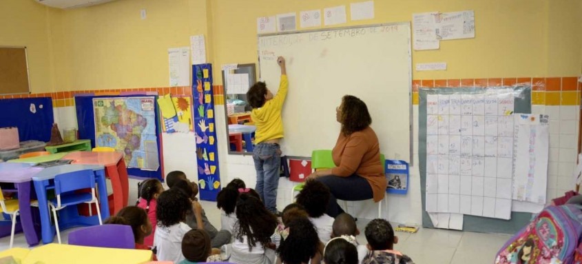 Além da construção de escolas, a prefeitura municipalizou quatro Cieps