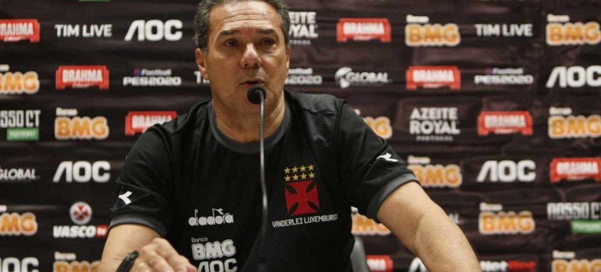 Luxemburgo, que comandou o Vasco em 2019, é um dos favoritos a assumir a vaga deixada por Sá Pinto, demitido pela diretoria