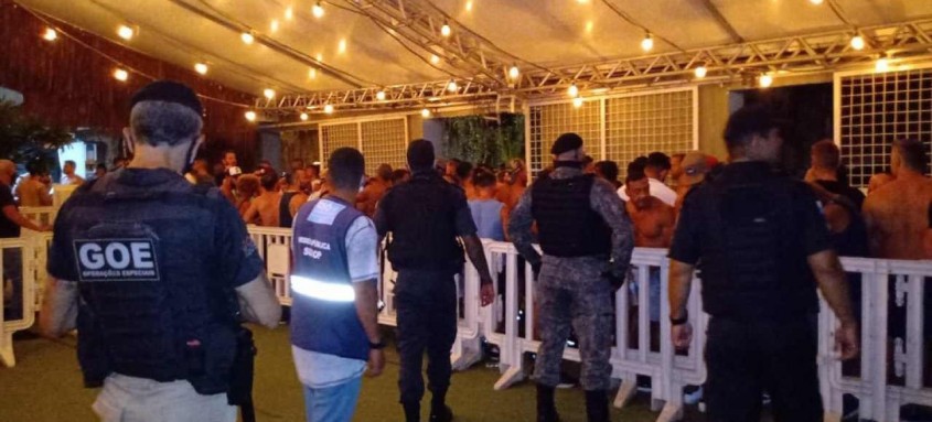 Festa não tinha autorização para ser realizada, e foi interrompida por agentes municipais e estaduais - Foto: Prefeitura do Rio/Divulgação Festa não tinha autorização para ser realizada, e foi interrompida por agentes municipais e estaduais