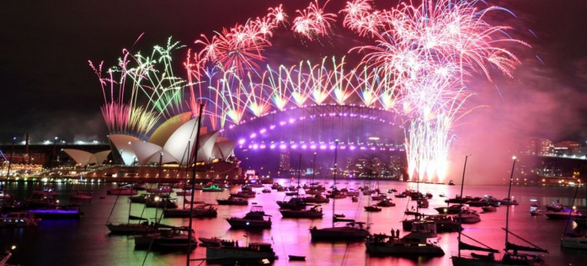 Fogos subiram aos céus em Sydney, mas o porto estava vazio
