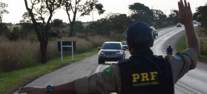Por volta das 07h40, o congestionamento era de 6 km no trecho do acidente - Foto: Marcello Casal Jr/Agência Brasil Por volta das 07h40, o congestionamento era de 6 km no trecho do acidente