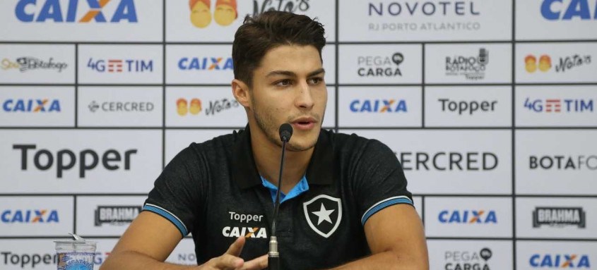 Marcinho, que deixou o Botafogo no final de 2020, atropelou duas pessoas na semana passada