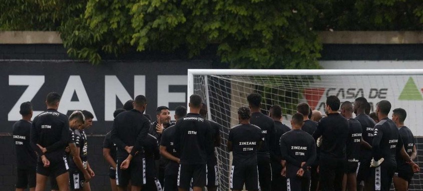 Elenco do Botafogo teve vários dias de preparação para o duelo desta noite