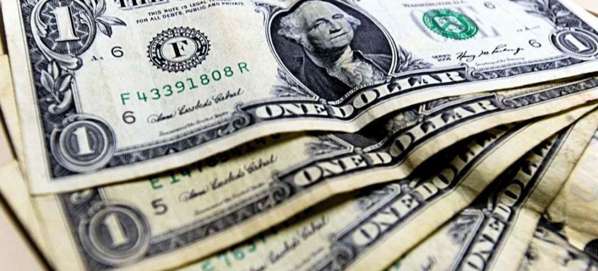 Com o desempenho de ontem, dólar passa a acumular alta de 2,49% em 2021