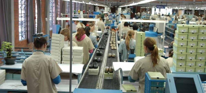 Indicador subiu 2,1 pontos e continua acima da sua média histórica. Os mais preocupados são: mulheres, jovens entre 16 e 24 anos, profissionais com baixa escolaridade e moradores das periferias - Foto: Miguel Ângelo / CNI Indicador subiu 2,1 pontos e continua acima da sua média histórica. Os mais preocupados são: mulheres, jovens entre 16 e 24 anos, profissionais com baixa escolaridade e moradores das periferias