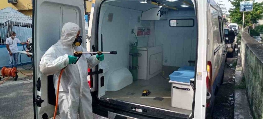Ambulâncias da cidade também passam por desinfecção contra o coronavírus - Foto: Divulgação / Prefeitura de São Gonçalo Ambulâncias da cidade também passam por desinfecção contra o coronavírus