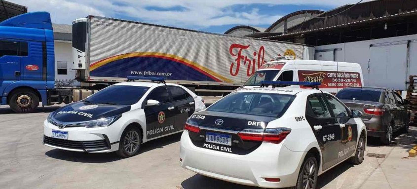 O total roubado foi de cerca de 28 toneladas de carnes cujo valor chega a cerca de R$ 1 milhão. - Foto: Divulgação Polícia Civil O total roubado foi de cerca de 28 toneladas de carnes cujo valor chega a cerca de R$ 1 milhão.