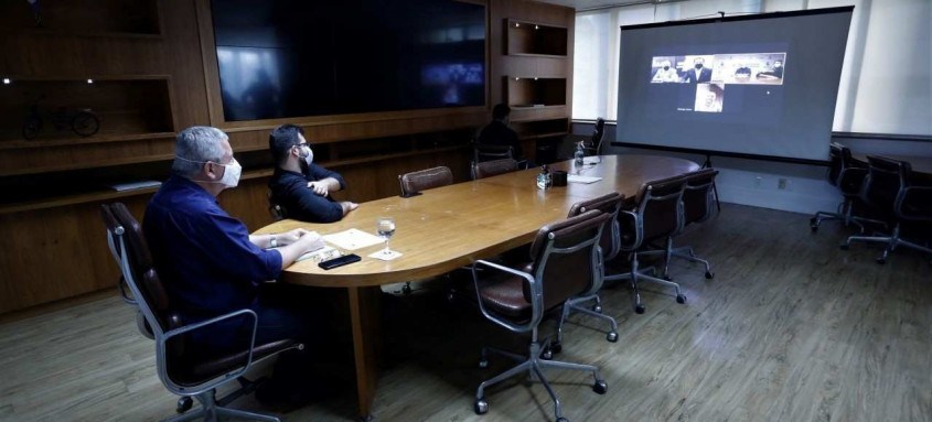 O prefeito de Niterói, Axel Grael, conversou por videoconferência com o governador de São Paulo, João Doria - Foto: Douglas Macedo/Divulgação O prefeito de Niterói, Axel Grael, conversou por videoconferência com o governador de São Paulo, João Doria