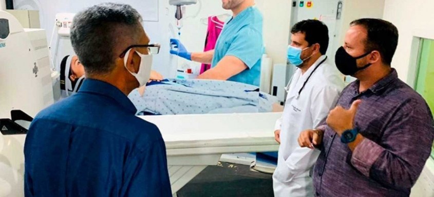 O prefeito esteve na principal unidade de urgência e emergência do município, o Pronto-Socorro de São Gonçalo, no bairro Zé Garoto - Foto: Divulgação O prefeito esteve na principal unidade de urgência e emergência do município, o Pronto-Socorro de São Gonçalo, no bairro Zé Garoto