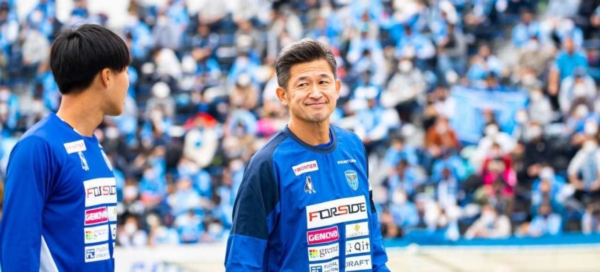 Kazu Miura jogou por Santos, Palmeiras e Coritiba no início da carreira. Ele defende o Yokohama FC desde 2005