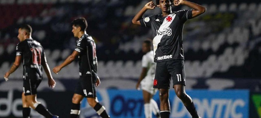 Talles Magno fez uma grande partida contra o Botafogo no último domingo - Foto: Rafael Ribeiro / Vasco Talles Magno fez uma grande partida contra o Botafogo no último domingo