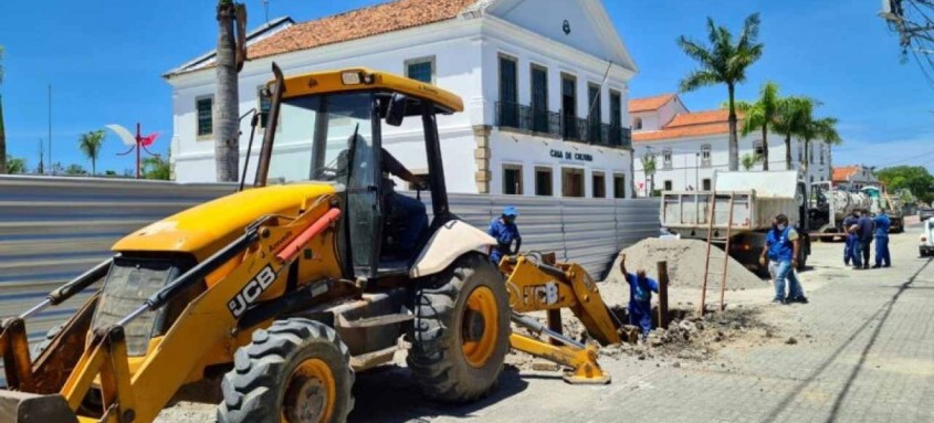 Serviços beneficiam diretamente a obra de reforma da praça Orlando de Barros Pimentel - Foto: Divulgação Serviços beneficiam diretamente a obra de reforma da praça Orlando de Barros Pimentel