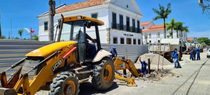 Serviços beneficiam diretamente a obra de reforma da praça Orlando de Barros Pimentel