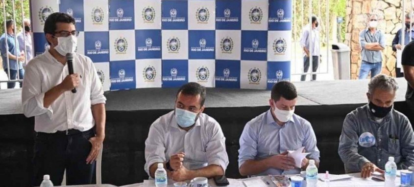 Em Petrópolis produtores receberam cheques num total de RS1 milhão disponibilizados somente para o setor.
- Foto: Divulgação Seappa Em Petrópolis produtores receberam cheques num total de RS1 milhão disponibilizados somente para o setor.