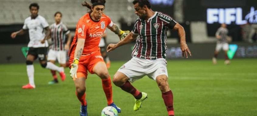 O atacante tricolor Fred não foi capaz de superar o goleiro corintiano Cássio - Foto: Lucas Merçon / Fluminense O atacante tricolor Fred não foi capaz de superar o goleiro corintiano Cássio