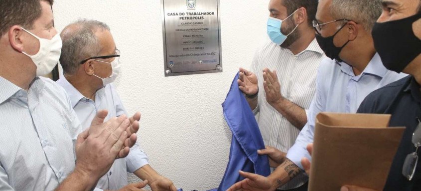 Governador em exercício do Rio de Janeiro, Cláudio Castro, inaugurou a Casa do Trabalhador, em Petrópolis
- Foto: Paulo-Vitor/ Governador em exercício do Rio de Janeiro, Cláudio Castro, inaugurou a Casa do Trabalhador, em Petrópolis