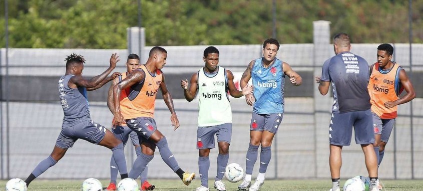 Jogadores do Vasco seguem preparação para enfrentar o Coritiba no sábado