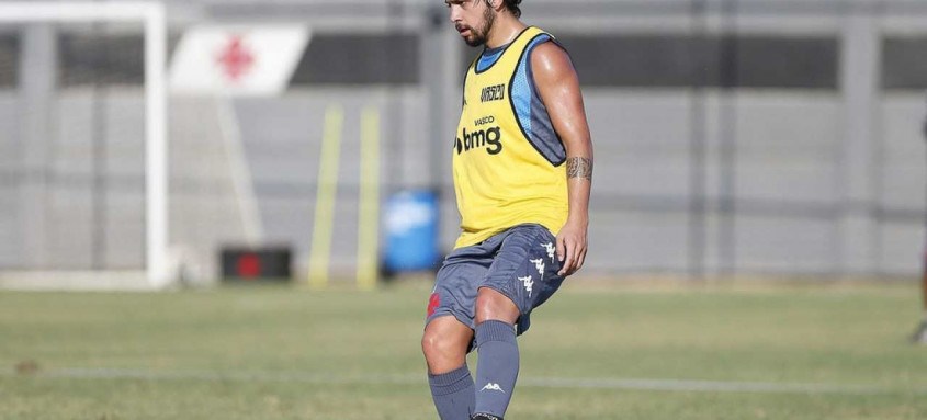 Benítez teve sua situação regularizada ontem e está à disposição de Luxemburgo para enfrentar o Coritiba amanhã
