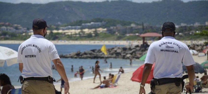 Agentes municipais trabalharam nas praias de Camboinhas, Itaipu e Itacoatiara - Foto: Divulgação / Bruno Eduardo Alves Agentes municipais trabalharam nas praias de Camboinhas, Itaipu e Itacoatiara