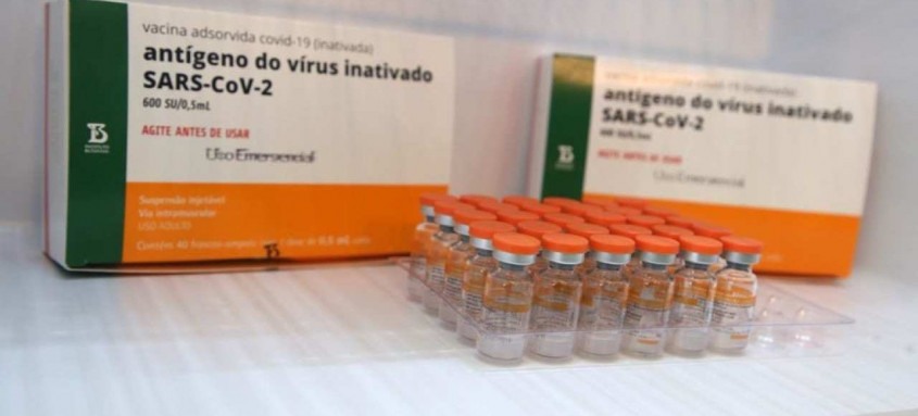 A vacina CoronaVac, produzida pelo Instituto Butantan, foi liberada pela Anvisa para uso emergencial