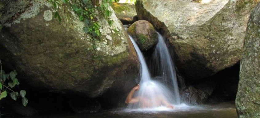 Durante essa época, quando são comuns chuvas fortes, o ideal é evitar o mergulho em dias de tempo instável