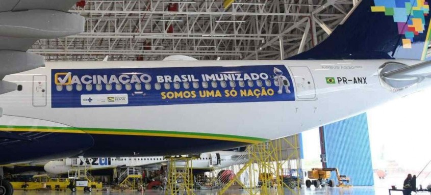 Brasil tem avião disponível para buscar 2 milhões de doses