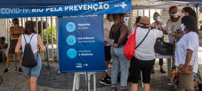 Mais de 200 profissionais participaram das atividades, orientando a população e distribuindo máscaras - Foto: Divulgação Mais de 200 profissionais participaram das atividades, orientando a população e distribuindo máscaras