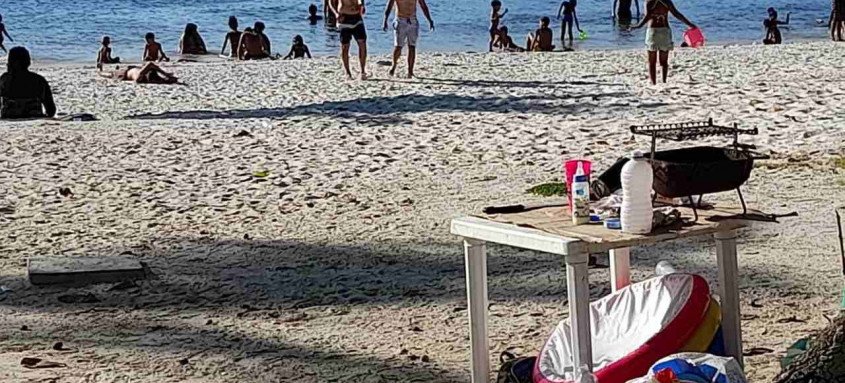 churrasco na praia de charitas
