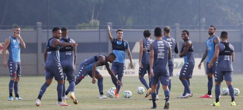 O elenco do Vasco terminou ontem a preparação para o importante jogo em SP
