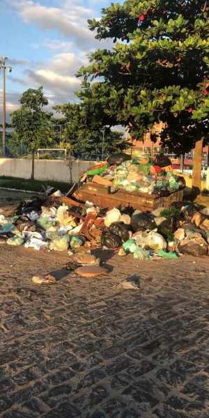 Falta de coleta já dura dois dias na cidade