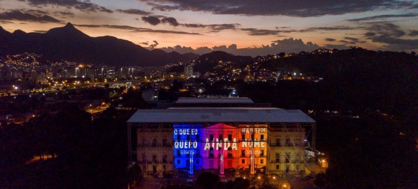 Festival Multiplicidade apresenta exibição de artista japonês na fachada