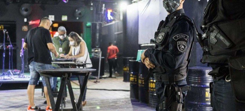 Todos os estabelecimentos deverão adotar uma série de procedimentos para impedir a aglomeração de pessoas. Fiscalizações sanitárias seguem de forma regular - Foto: Divulgação Todos os estabelecimentos deverão adotar uma série de procedimentos para impedir a aglomeração de pessoas. Fiscalizações sanitárias seguem de forma regular