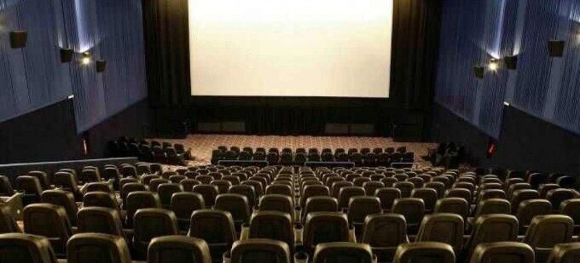 As salas de cinema devem funcionar com 40% das ocupações ou 1,5m de distanciamento entre as pessoas
