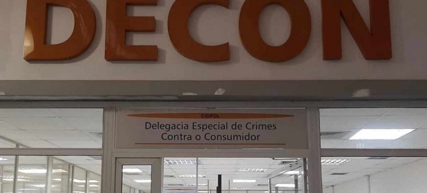 Dono do estabelecimento foi preso em flagrante e material irregular apreendido - Foto: Divulgação PCERJ Dono do estabelecimento foi preso em flagrante e material irregular apreendido