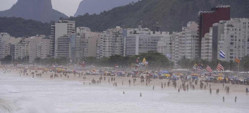 A temperatura, que vinha variando em torno de 33ºC e 35ºC, aumentou