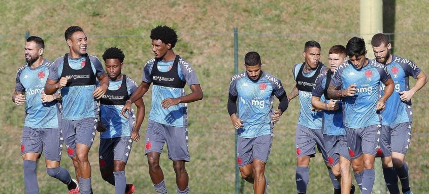 Elenco vascaíno confia na experiência do técnico Vanderlei Luxemburgo na briga para se afastar da zona da degola - Foto: Rafael Ribeiro / Vasco Elenco vascaíno confia na experiência do técnico Vanderlei Luxemburgo na briga para se afastar da zona da degola