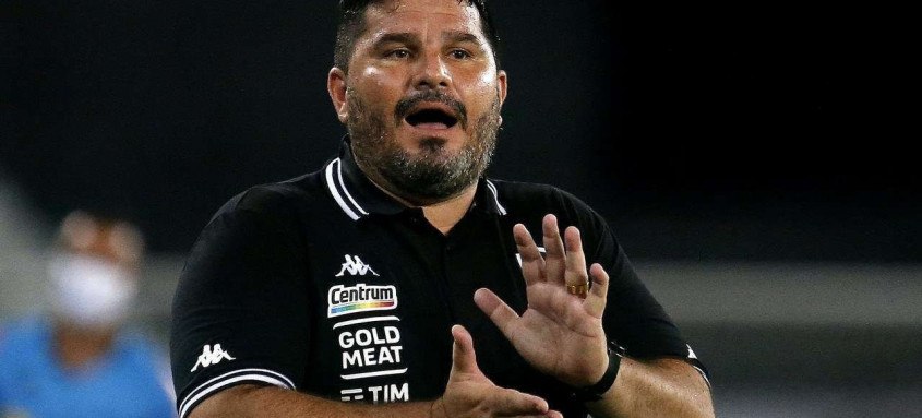 Eduardo Barroca, técnico do Botafogo, está com problemas para escalar a equipe visando o difícil confronto desta tarde contra o Palmeiras, em São Paulo
- Foto: Vitor Silva / Botafogo Eduardo Barroca, técnico do Botafogo, está com problemas para escalar a equipe visando o difícil confronto desta tarde contra o Palmeiras, em São Paulo