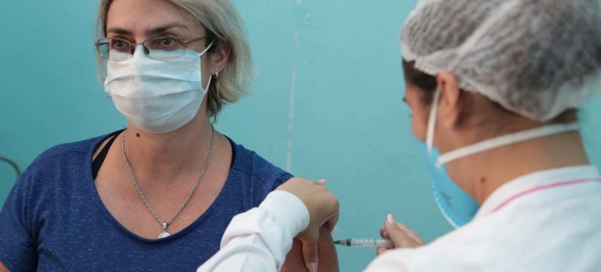 Outros profissionais da área da saúde poderão receber doses da vacina, a partir desta terça (02) - Foto: Divulgação Prefeitura São Gonçalo Outros profissionais da área da saúde poderão receber doses da vacina, a partir desta terça (02)