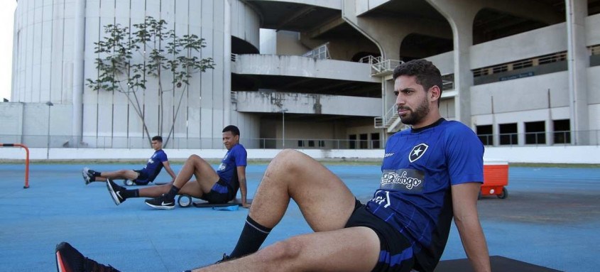 Zagueiro Gabriel atuou com a camisa do Botafogo na temporada de 2019