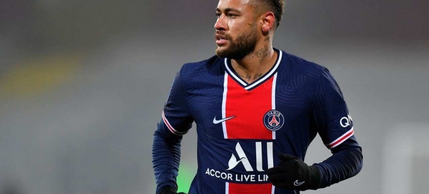 Em entrevista à imprensa britânica, Neymar, do PSG, defendeu a liberdade do atleta em se divertir como quiser na folga - Foto: Divulgação / PSG Em entrevista à imprensa britânica, Neymar, do PSG, defendeu a liberdade do atleta em se divertir como quiser na folga