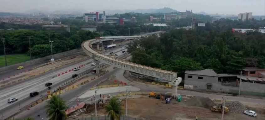 Uma das faixas da Avenida Brasil está interditada até às 11h30
