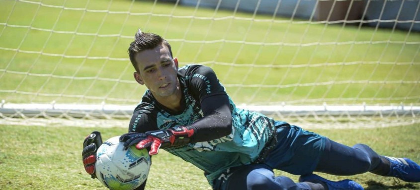 César perdeu espaço no gol do Flamengo com a ascensão de Hugo Souza - Foto: Alexandre Vidal / Flamengo César perdeu espaço no gol do Flamengo com a ascensão de Hugo Souza