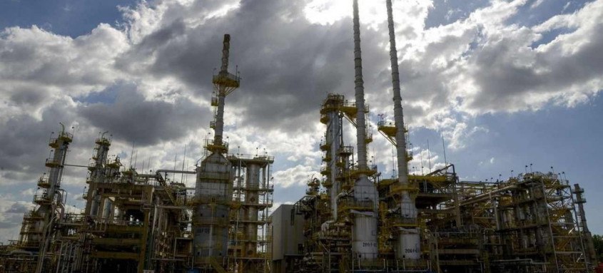 Petrobras aumenta preço da gasolina em cerca de 8% nas refinarias