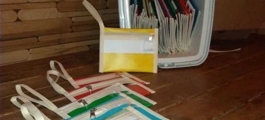 Projeto social arrecada baners usados para reciclá-los e transformá-los em bolsas, sacolas e estojos
- Foto: Divulgação Projeto social arrecada baners usados para reciclá-los e transformá-los em bolsas, sacolas e estojos