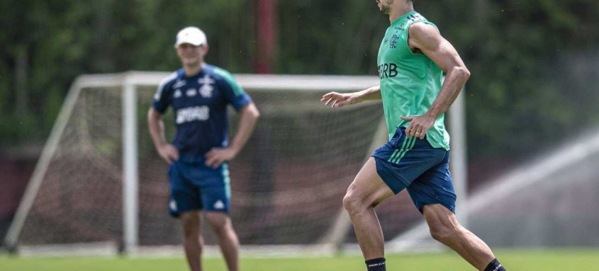 Recuperado de lesão, Rodrigo Caio está à disposição para enfrentar o Corinthians amanhã, pelo Campeonato Brasileiro
