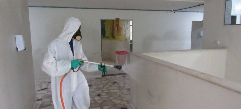 Sanitização está sendo realizada em toda a cidade para reduzir os riscos de contágio pelo coronavírus - Foto: Divulgação / Prefeitura de São Gonçalo Sanitização está sendo realizada em toda a cidade para reduzir os riscos de contágio pelo coronavírus
